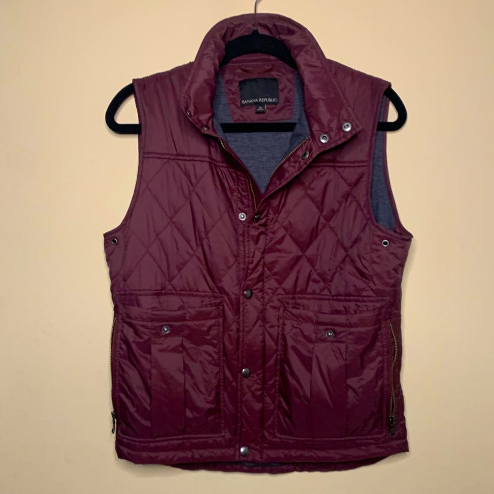 Banana Republic Men’s Small Maroon Quilted Vest